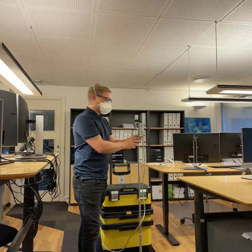Udstyr til luftmåling for skimmelsvamp i en bolig